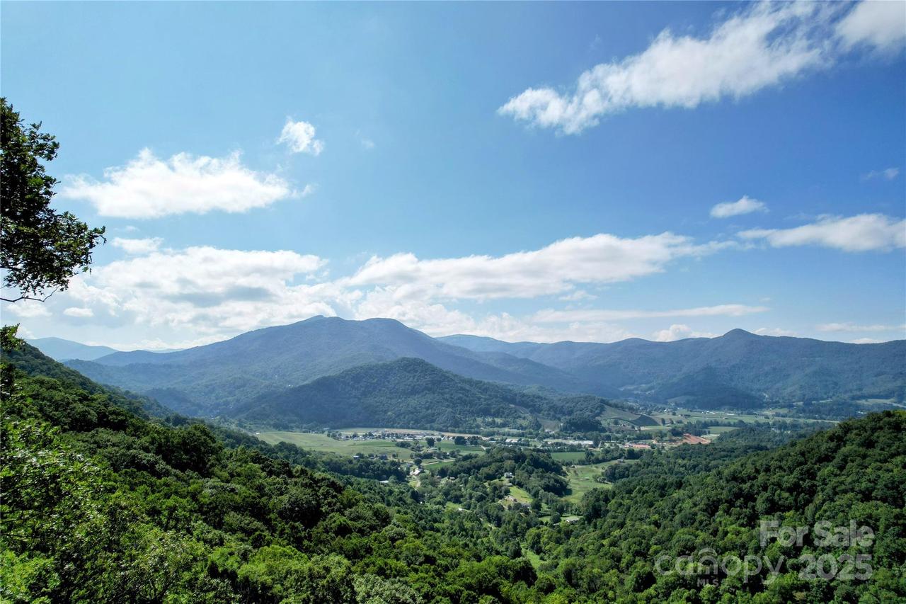 114 Trails End Ln., Waynesville, NC 28785