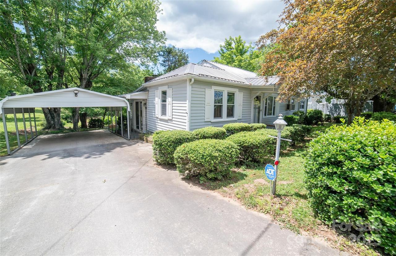 1463 Land St., Lenoir, NC 28645