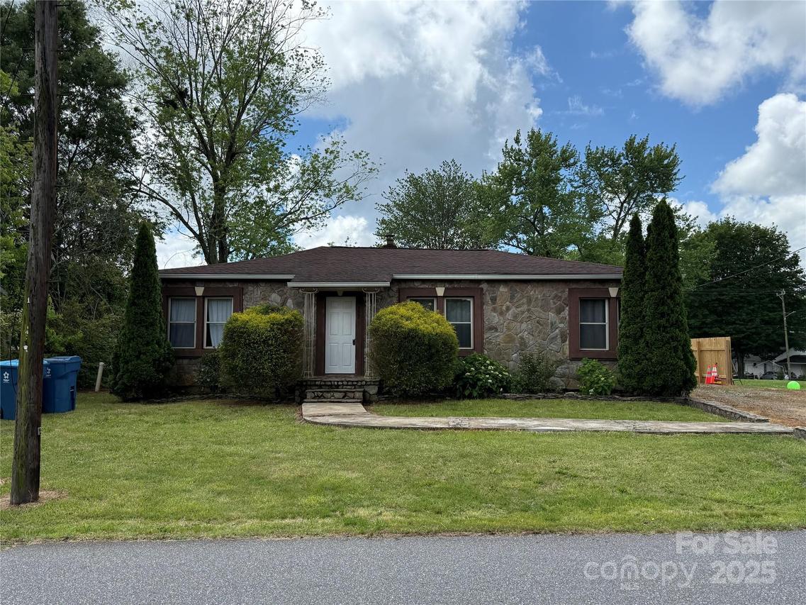 157 5th Ave., Taylorsville, NC 28681