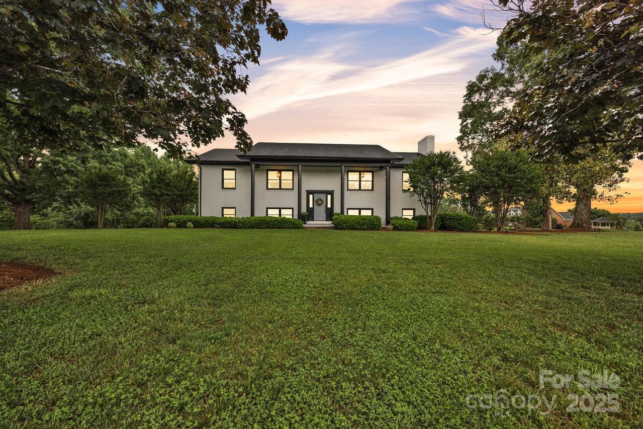 827 River Hills Ct., Taylorsville, NC 28681