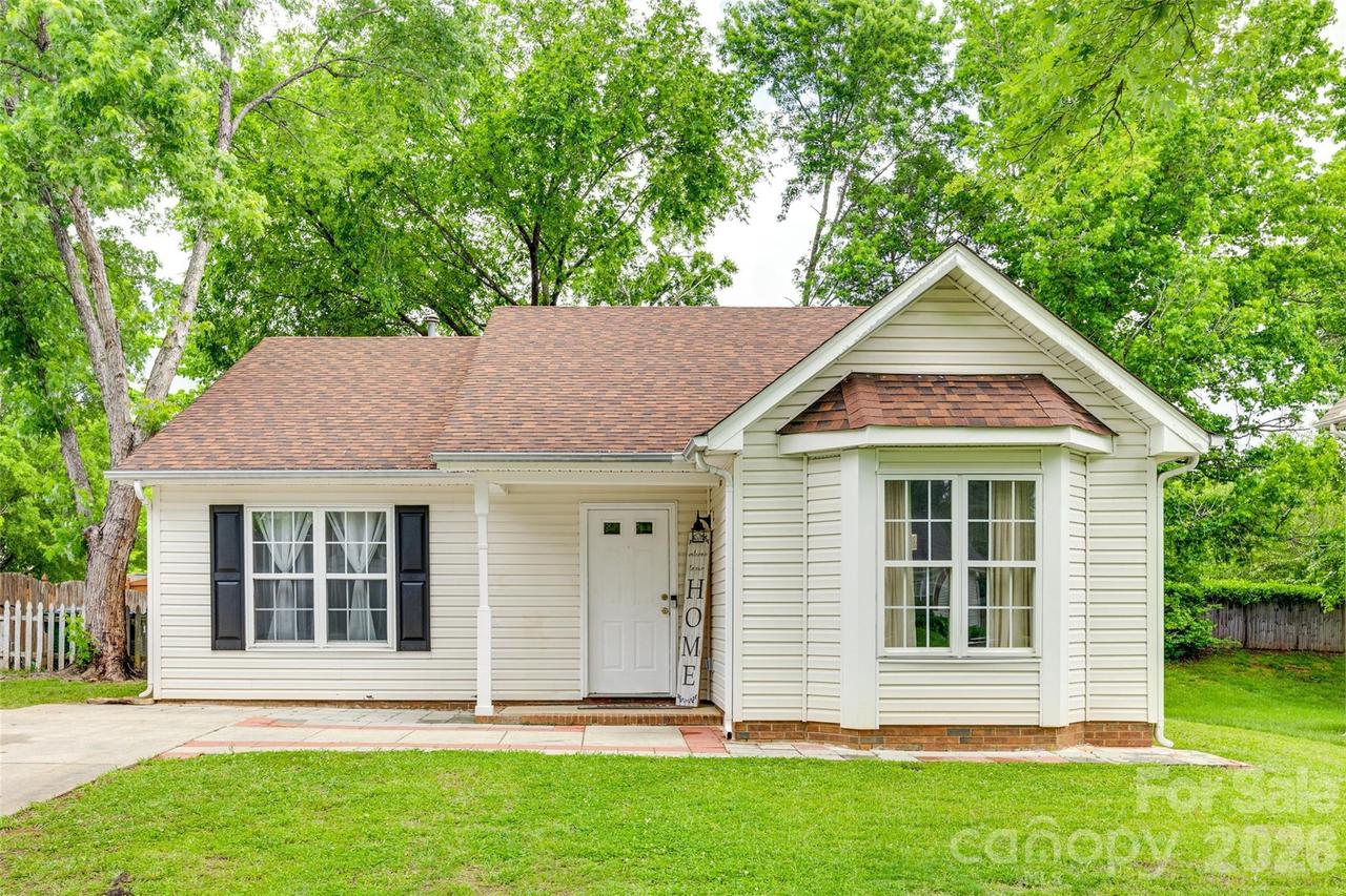 7442 Crestside Ln., Charlotte, NC 28227