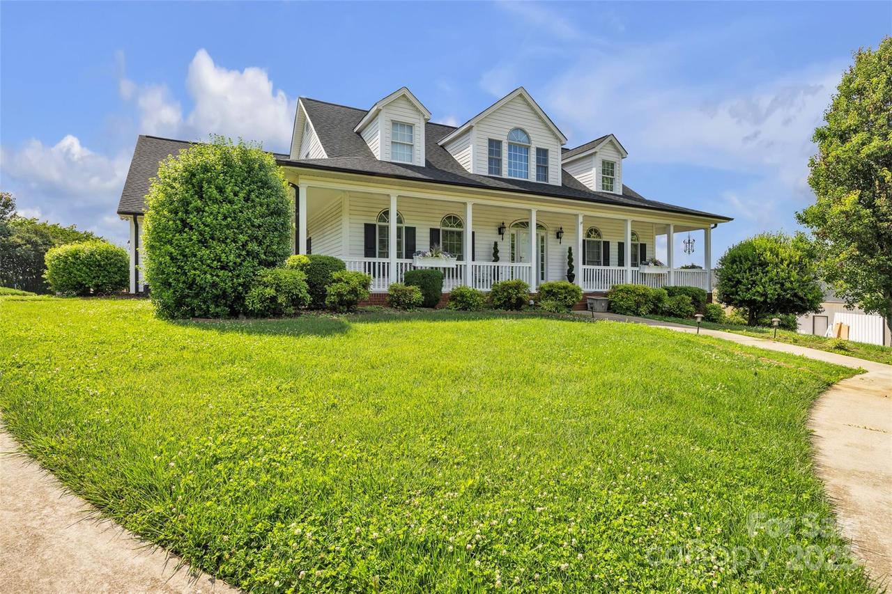 129 Renaissance Pl., Statesville, NC 28625