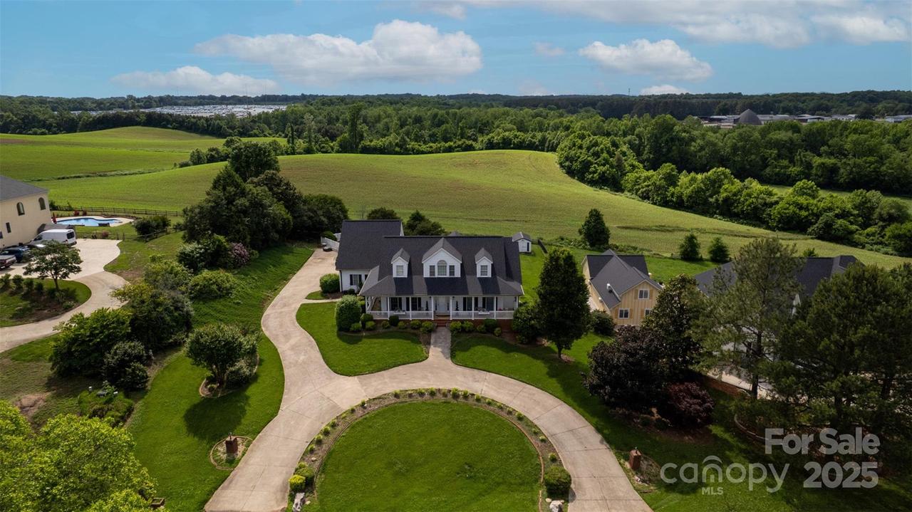 129 Renaissance Pl., Statesville, NC 28625