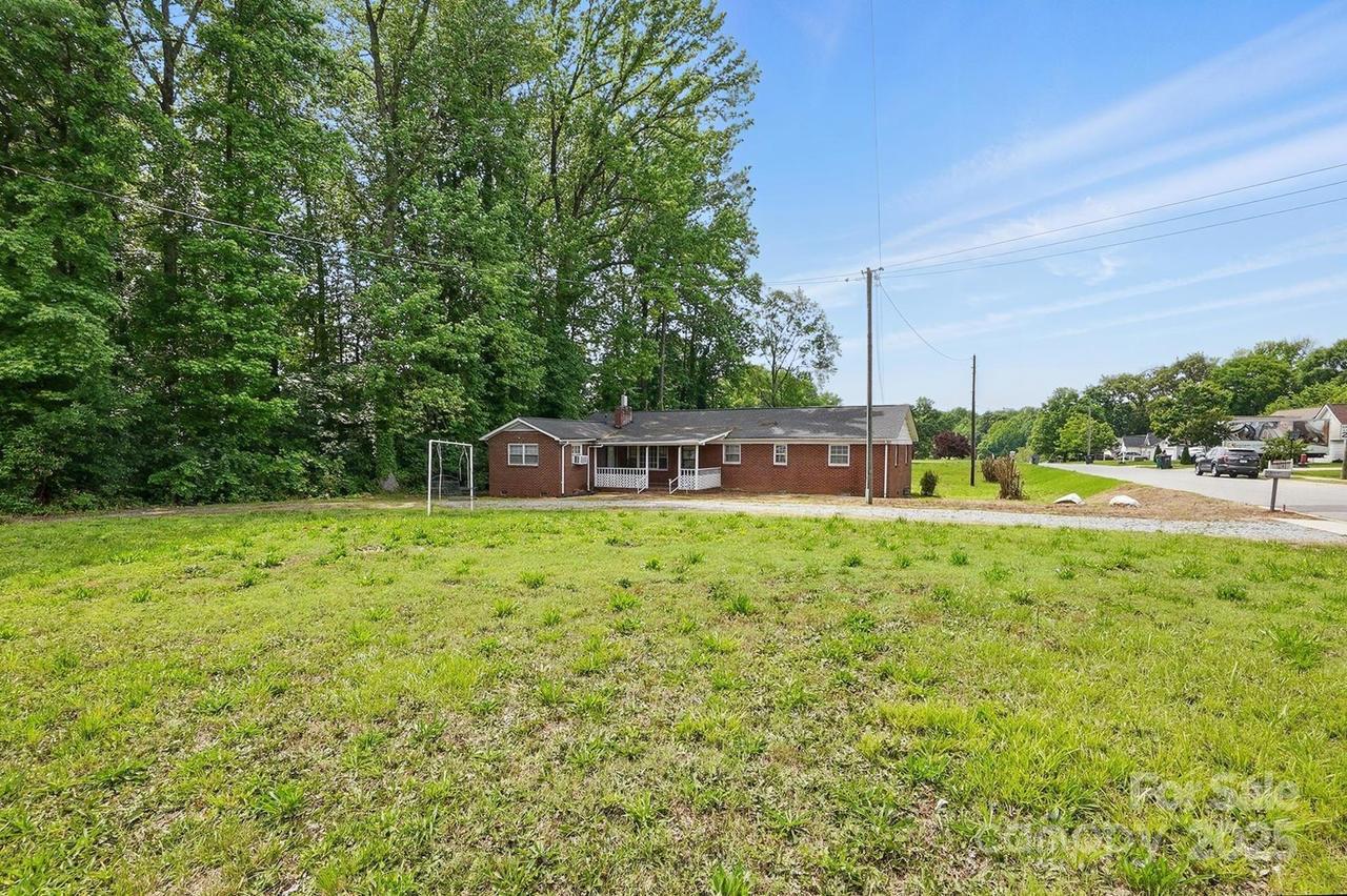 800 Old Little Rock Rd., Charlotte, NC 28214