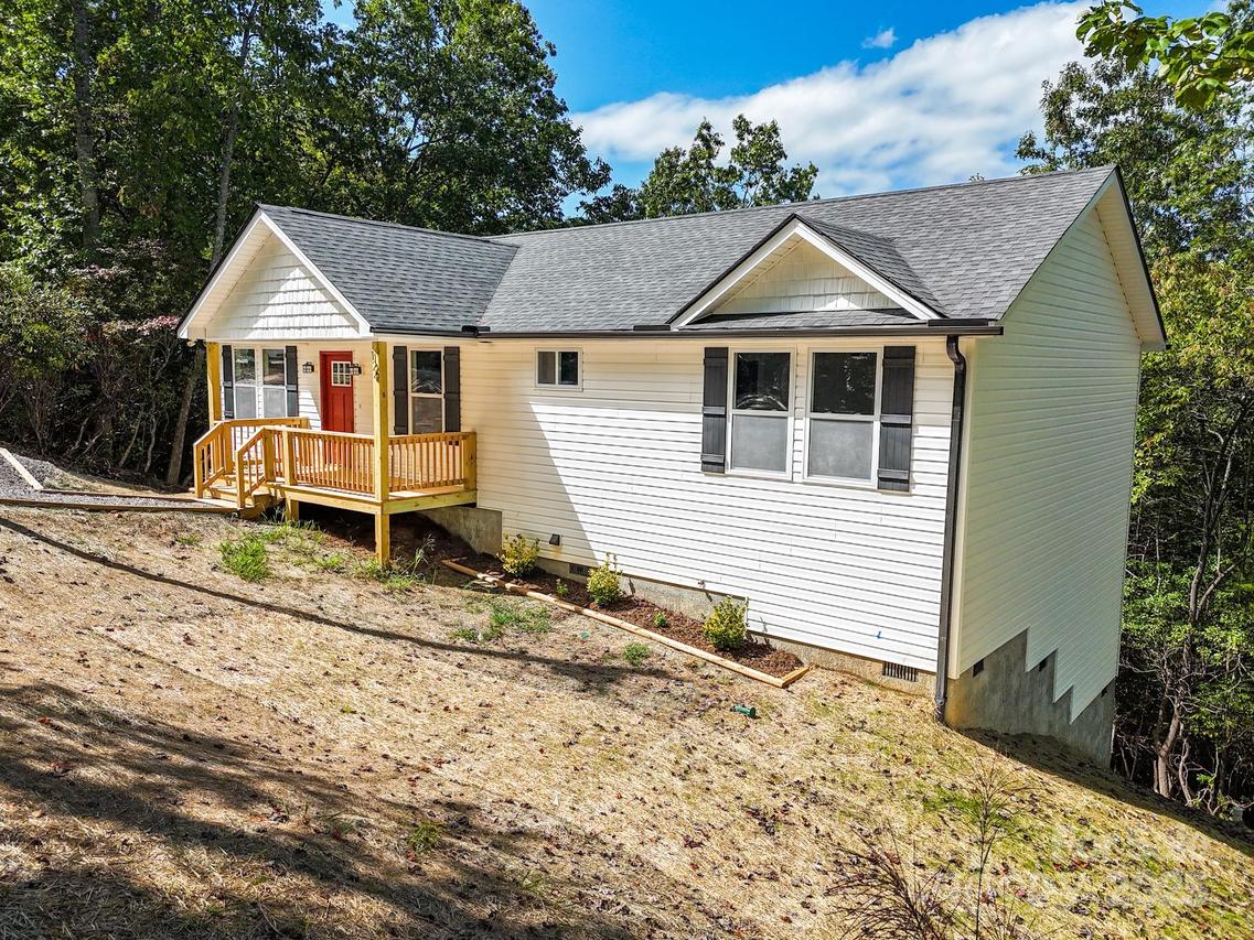 124 Erwin Hill Dr., Etowah, NC 28729