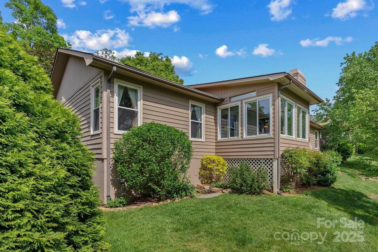 4-B Hedgerose Ct., Asheville, NC 28805