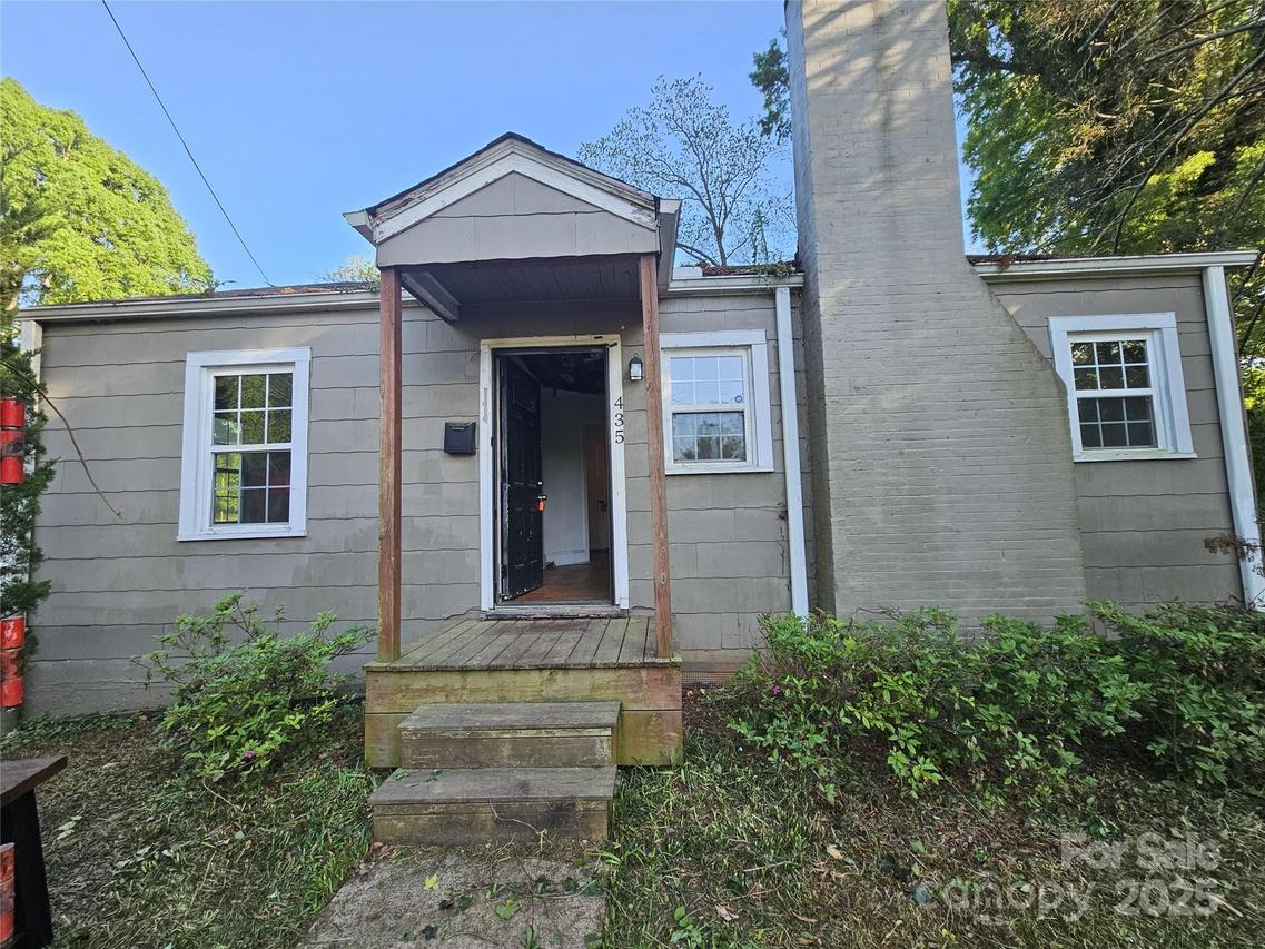 435 W Sharpe St., Statesville, NC 28677