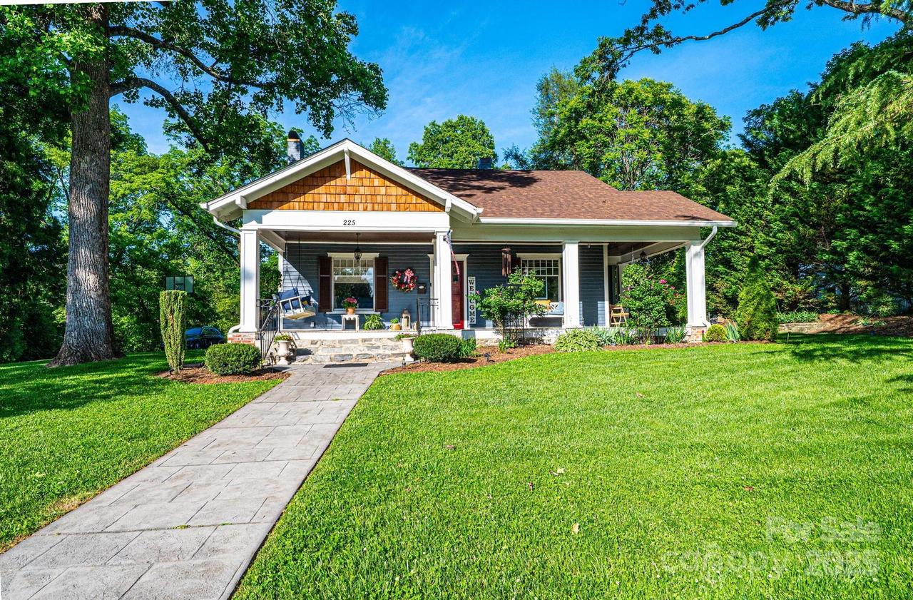 225 Rectory Hill Pl., Lenoir, NC 28645