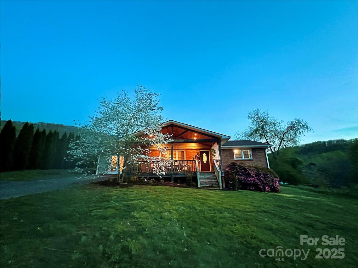 11 Chaz Ln., Candler, NC 28715