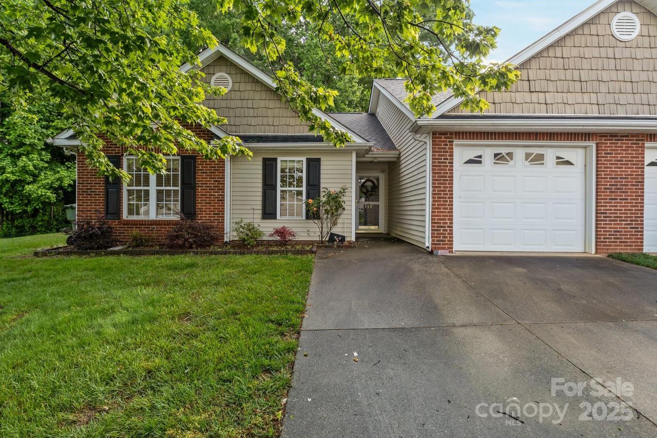 112 Dujon Ct., Mount Holly, NC 28120