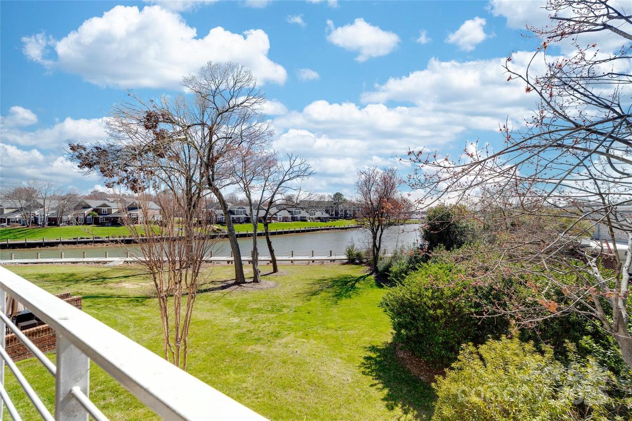 18631 Harborside Dr., Cornelius, NC 28031