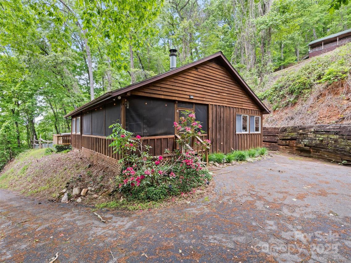 237 Biltmore Cir., Bryson City, NC 28713