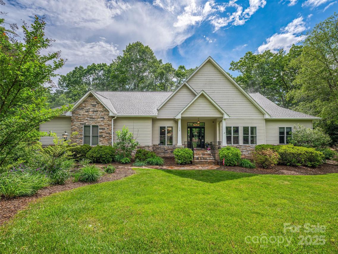 138 Bridlewood Tr., Mills River, NC 28759