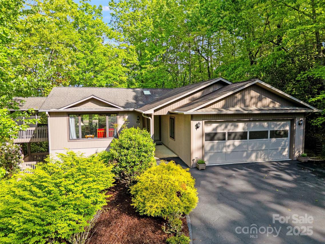 45 Utsonati Ln., Brevard, NC 28712