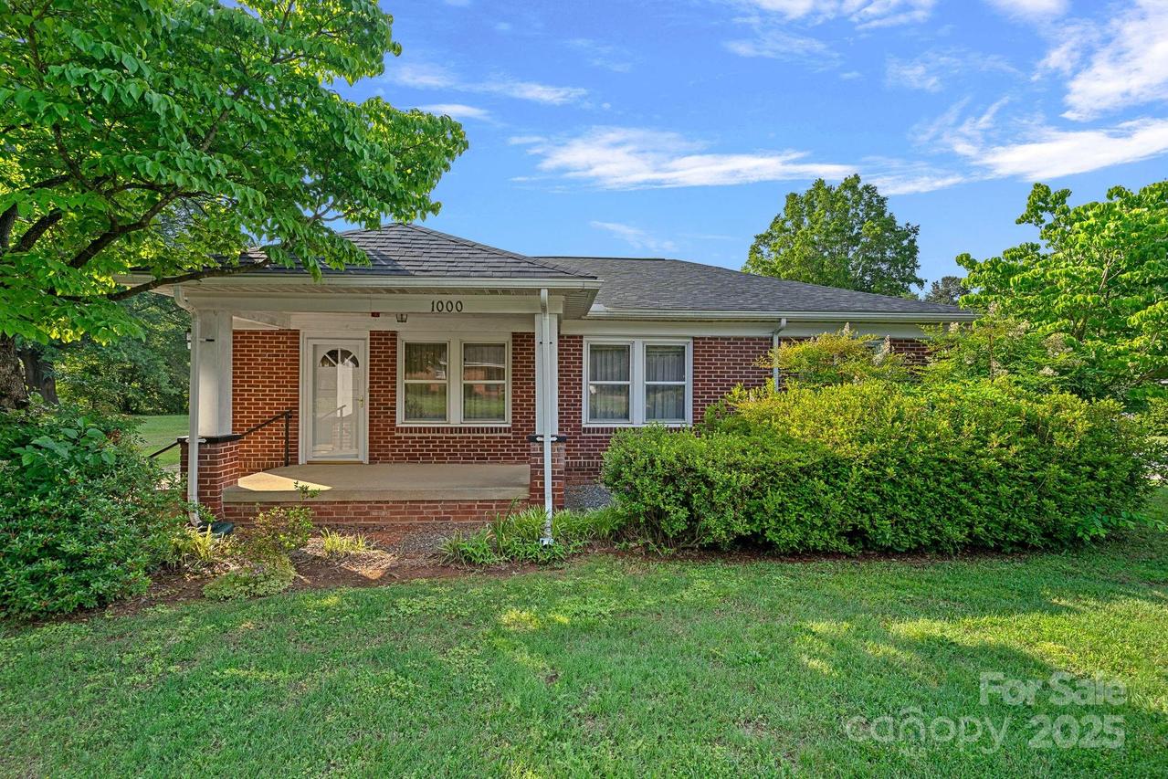 1000 Peachtree Rd., Charlotte, NC 28216