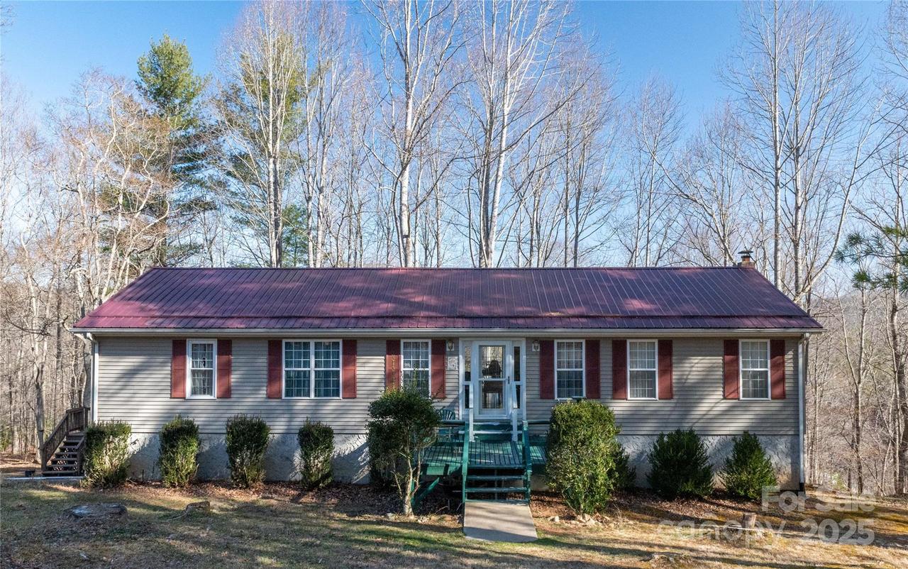 120 Powderhorn Dr., Burnsville, NC 28714