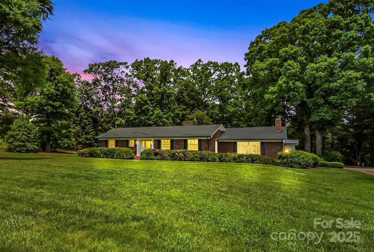 90 Pinewood Rd., Granite Falls, NC 28630