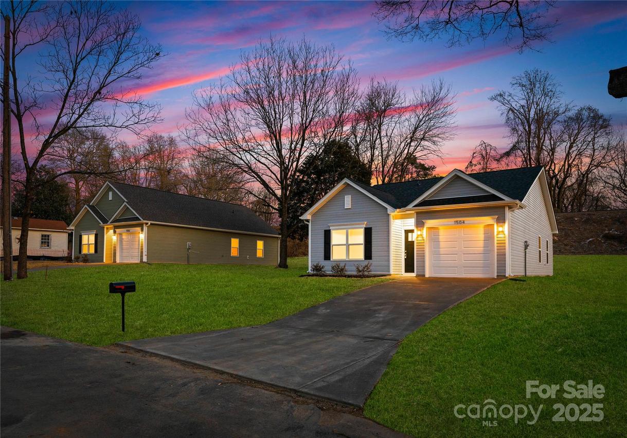 1129 Thayer Glen Ct., Charlotte, NC 28213