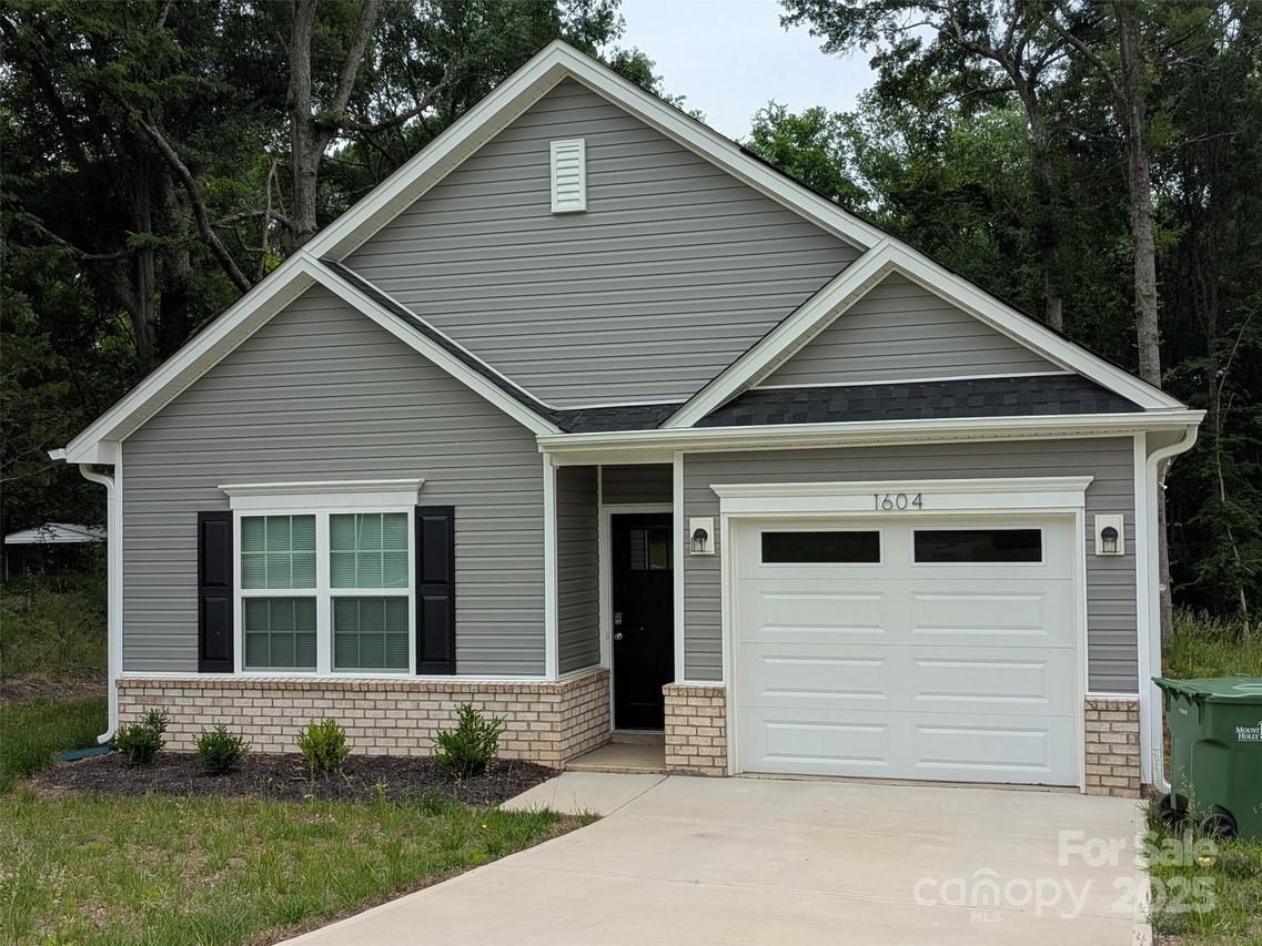 1604 N Main St., Mount Holly, NC 28120