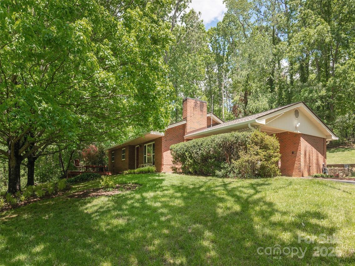 315 Beaverdam Rd., Asheville, NC 28804