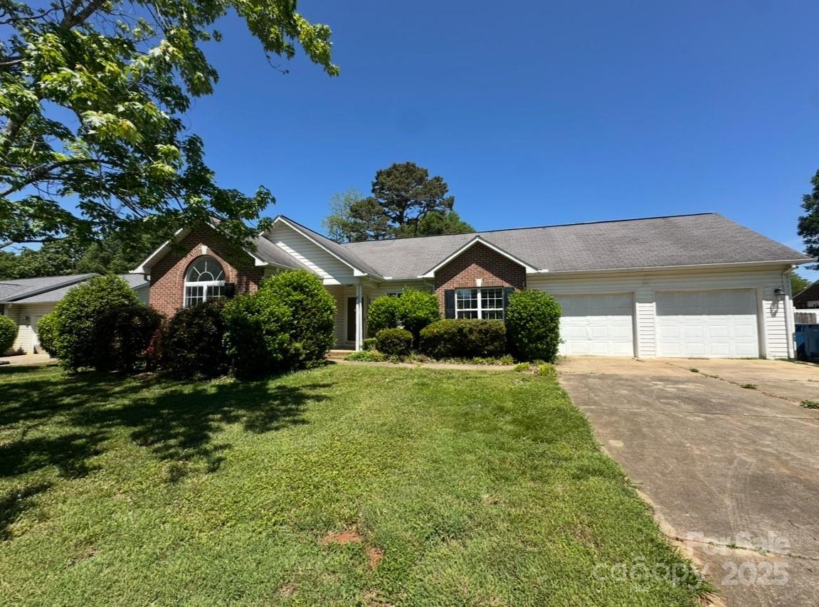 3240 St Vincent Dr., Claremont, NC 28610