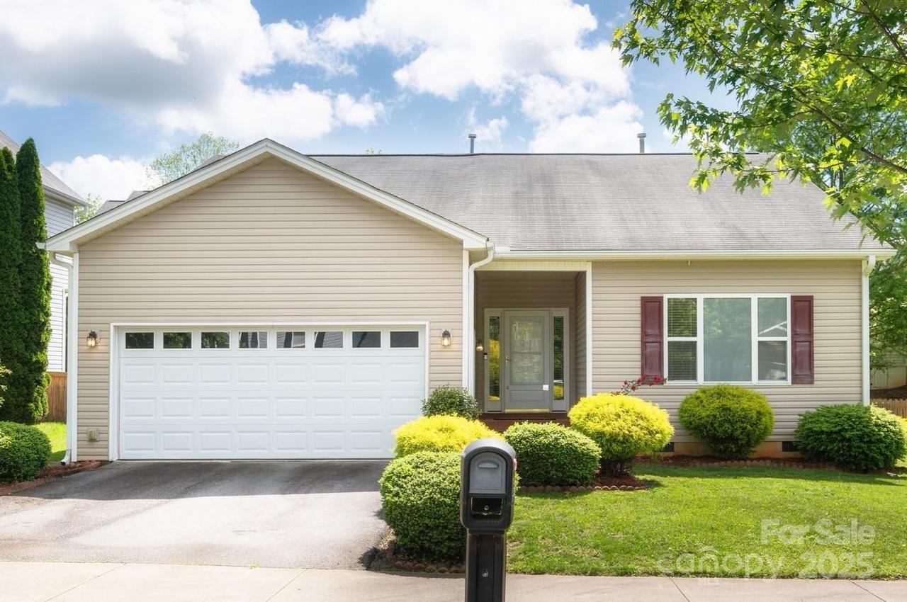 22 Scottish Cir., Asheville, NC 28803