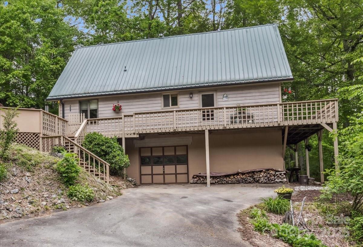 256 West Ridge Dr., Burnsville, NC 28714