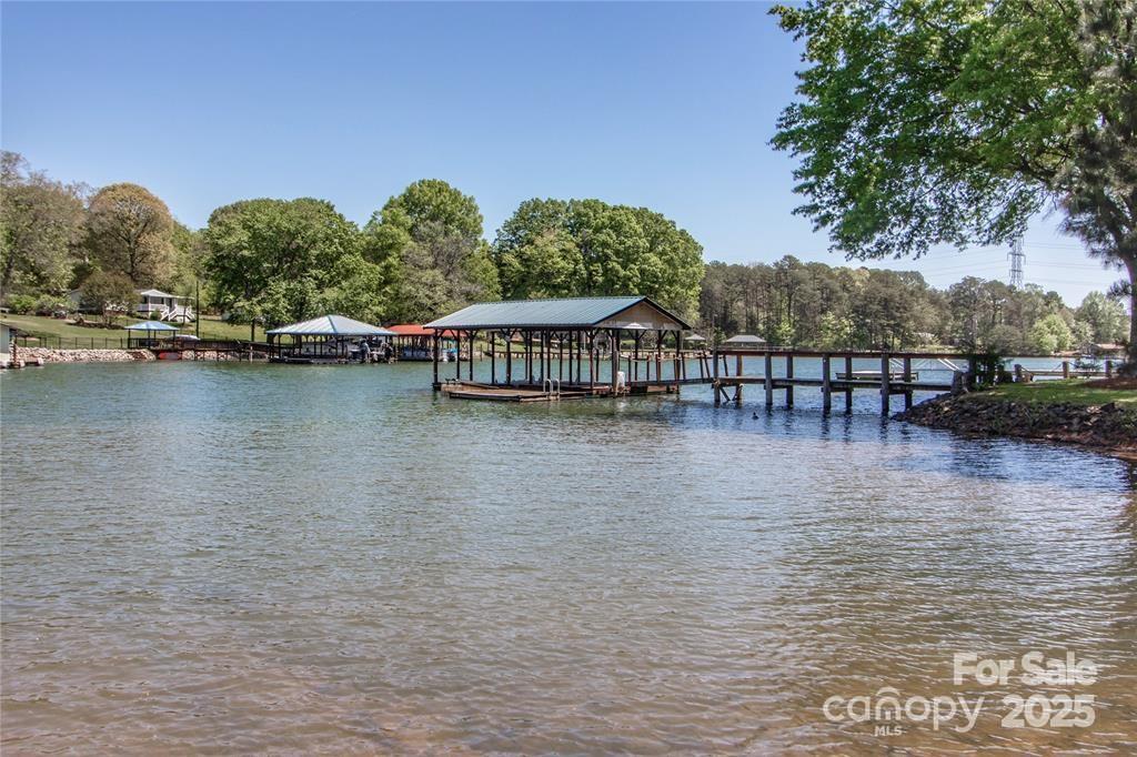 4279 Candlewood Dr., Sherrills Ford, NC 28673