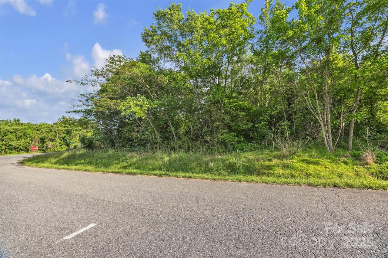 35 R E Johnson Ln., Hiddenite, NC 28636