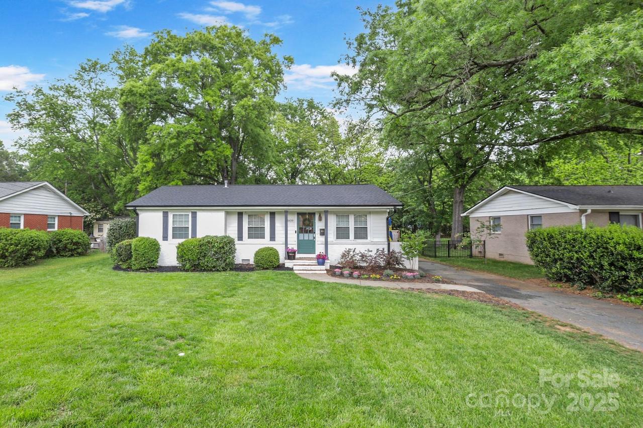 3809 Topsfield Rd., Charlotte, NC 28211
