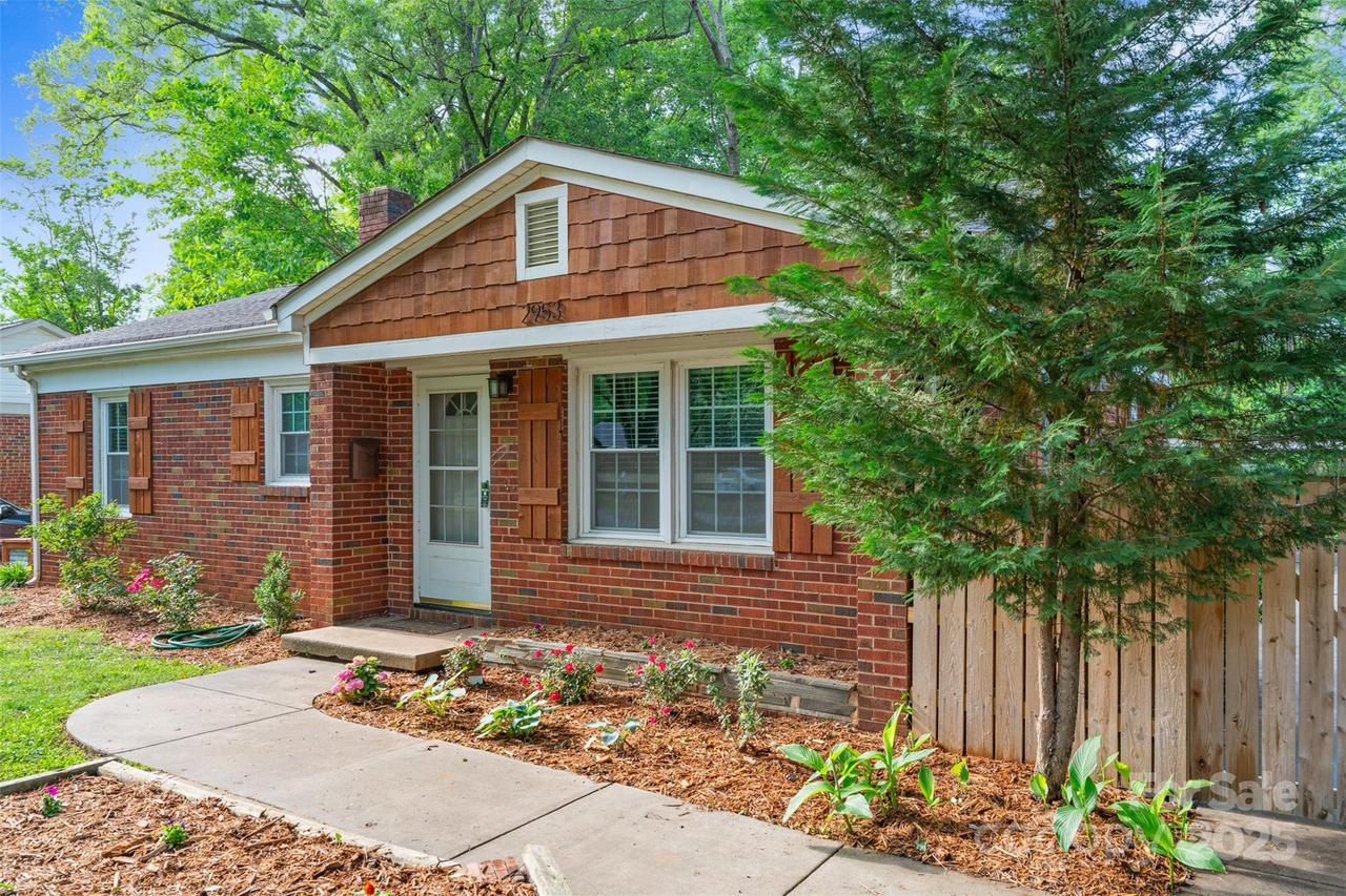 2953 Enfield Rd., Charlotte, NC 28205