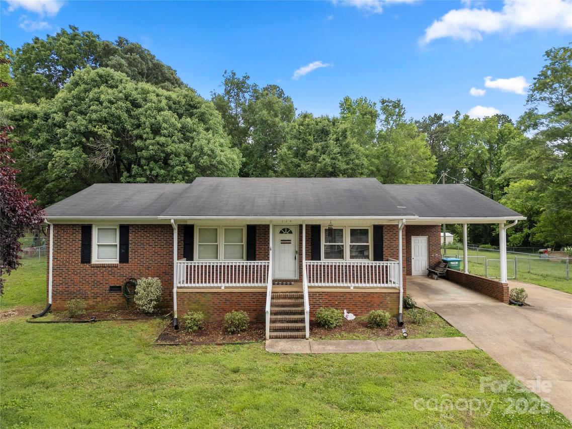 128 Wandering Ln., Bessemer City, NC 28016