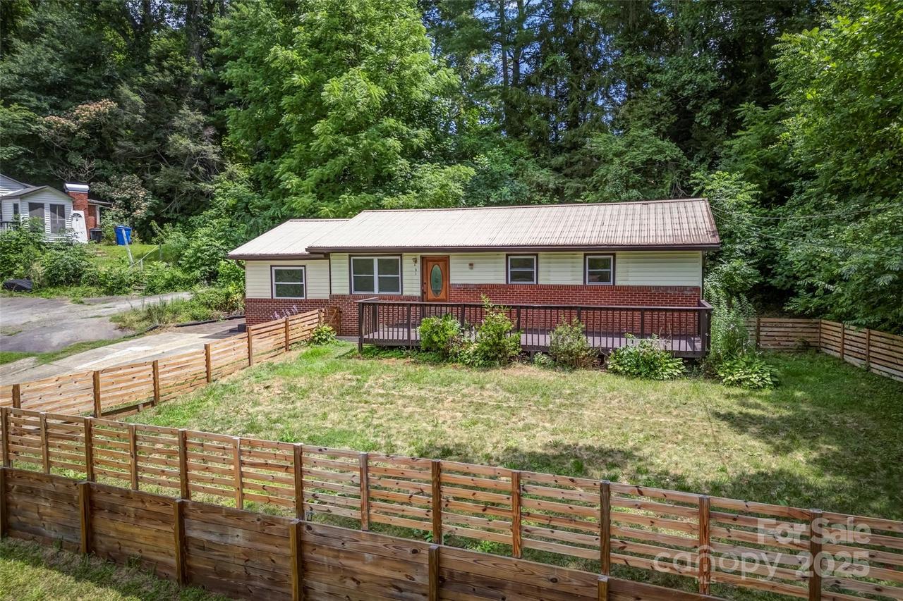 41 Aiken St., Brevard, NC 28712