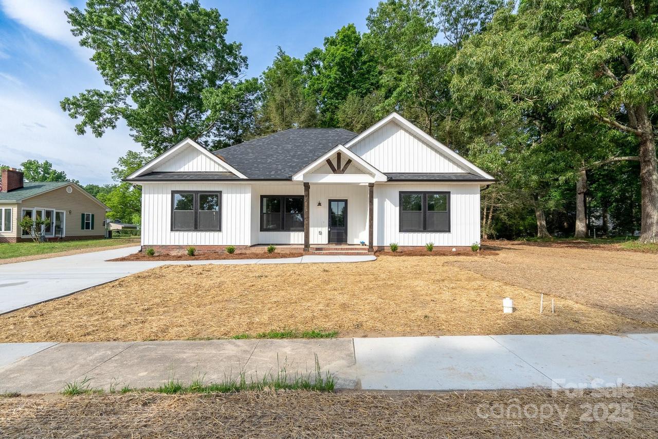 315 W Hoke St., Landis, NC 28088