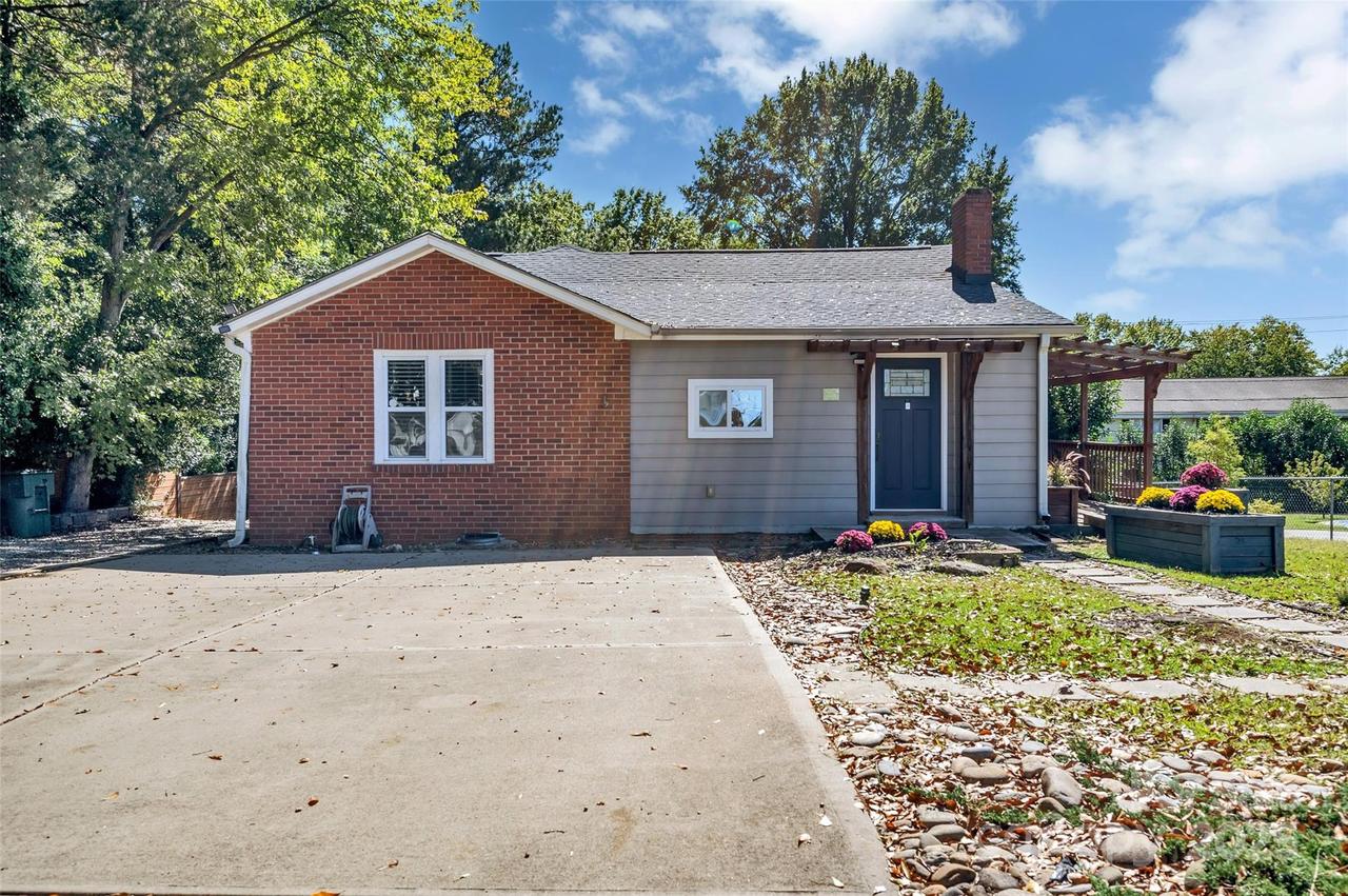 1111 E Park Dr., Gastonia, NC 28054