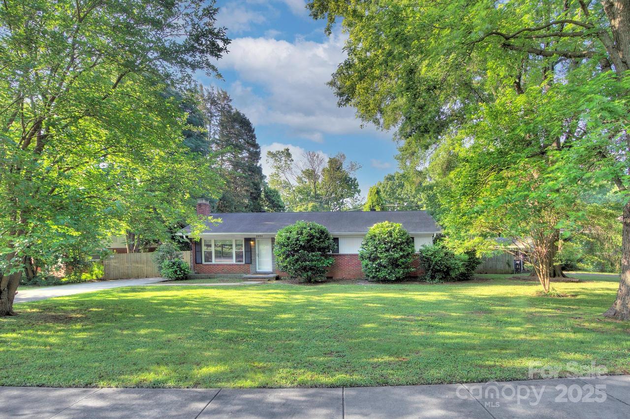 3951 Whitehall Dr., Charlotte, NC 28208