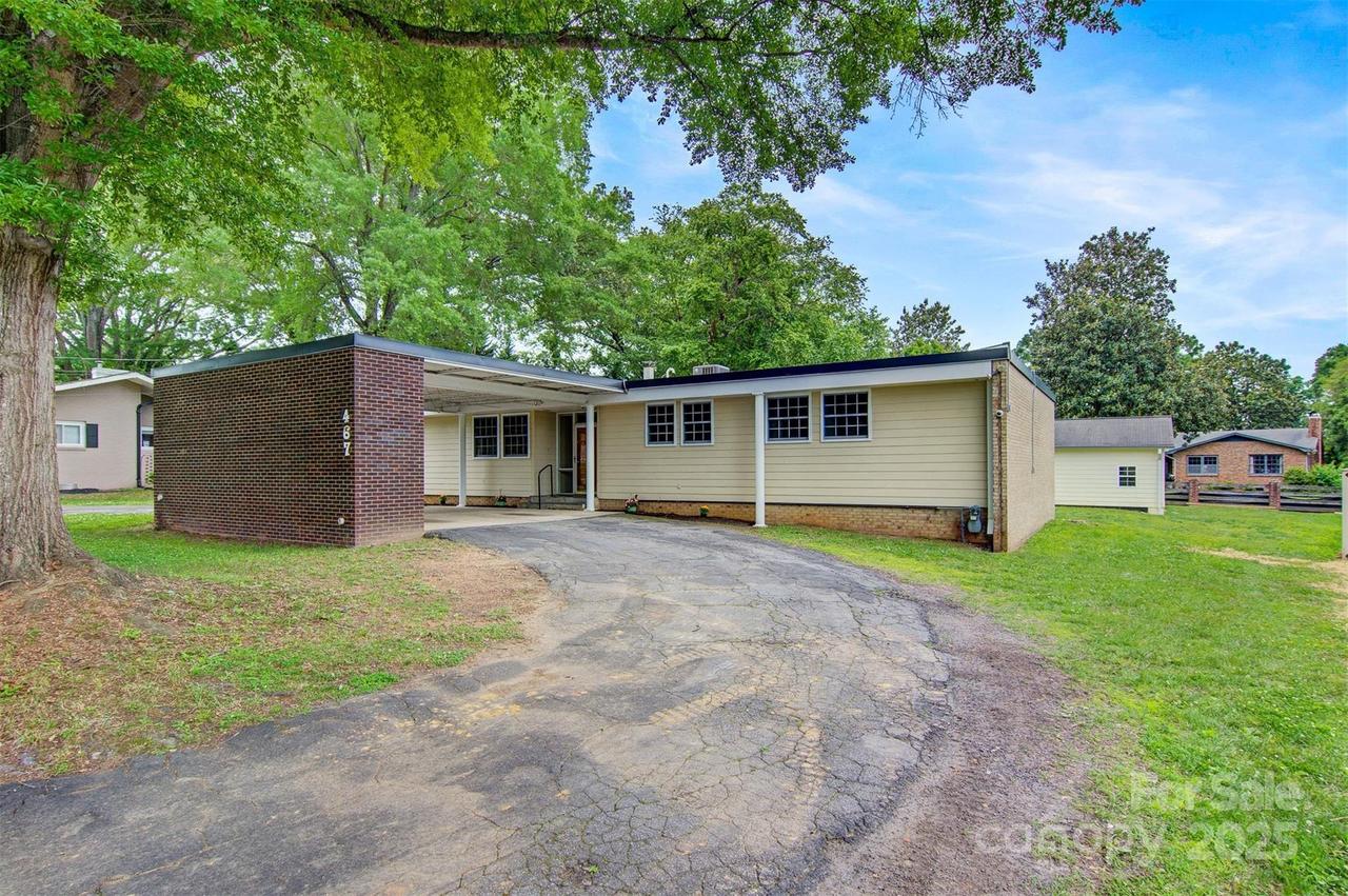 467 16th Ave., Hickory, NC 28601
