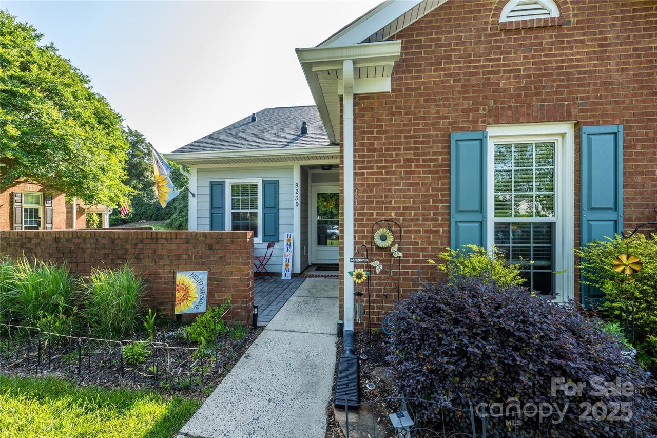 9239 N Vicksburg Park Ct., Charlotte, NC 28210