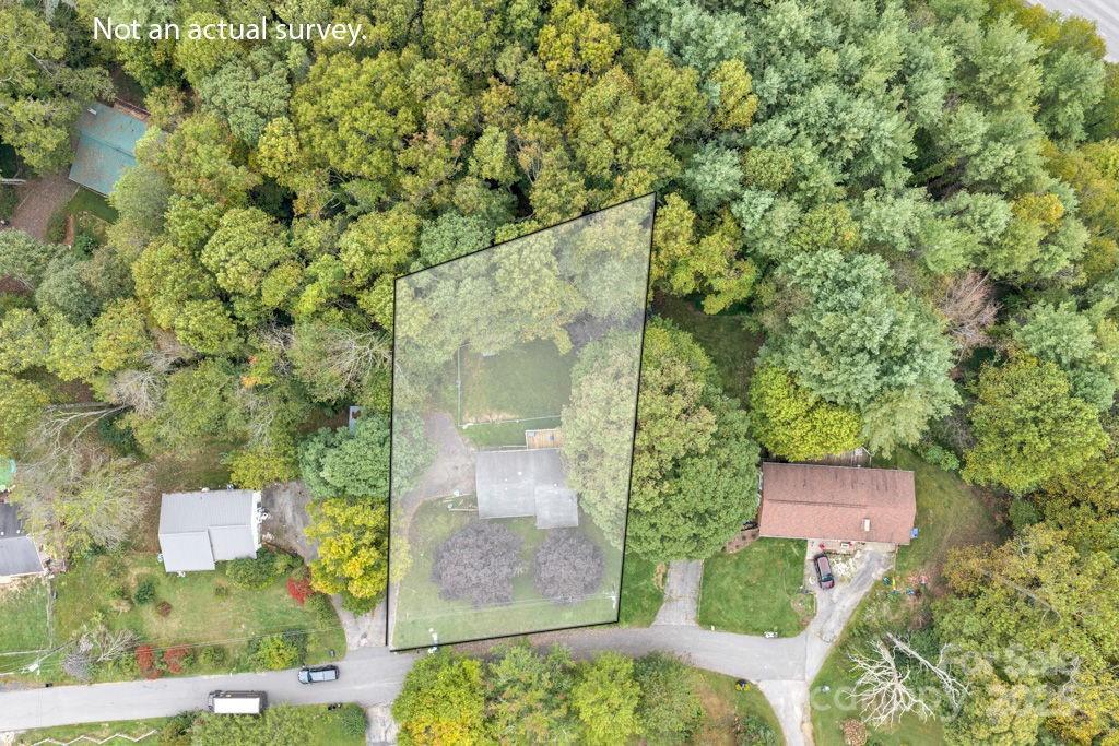99 Boone St., Spruce Pine, NC 28777