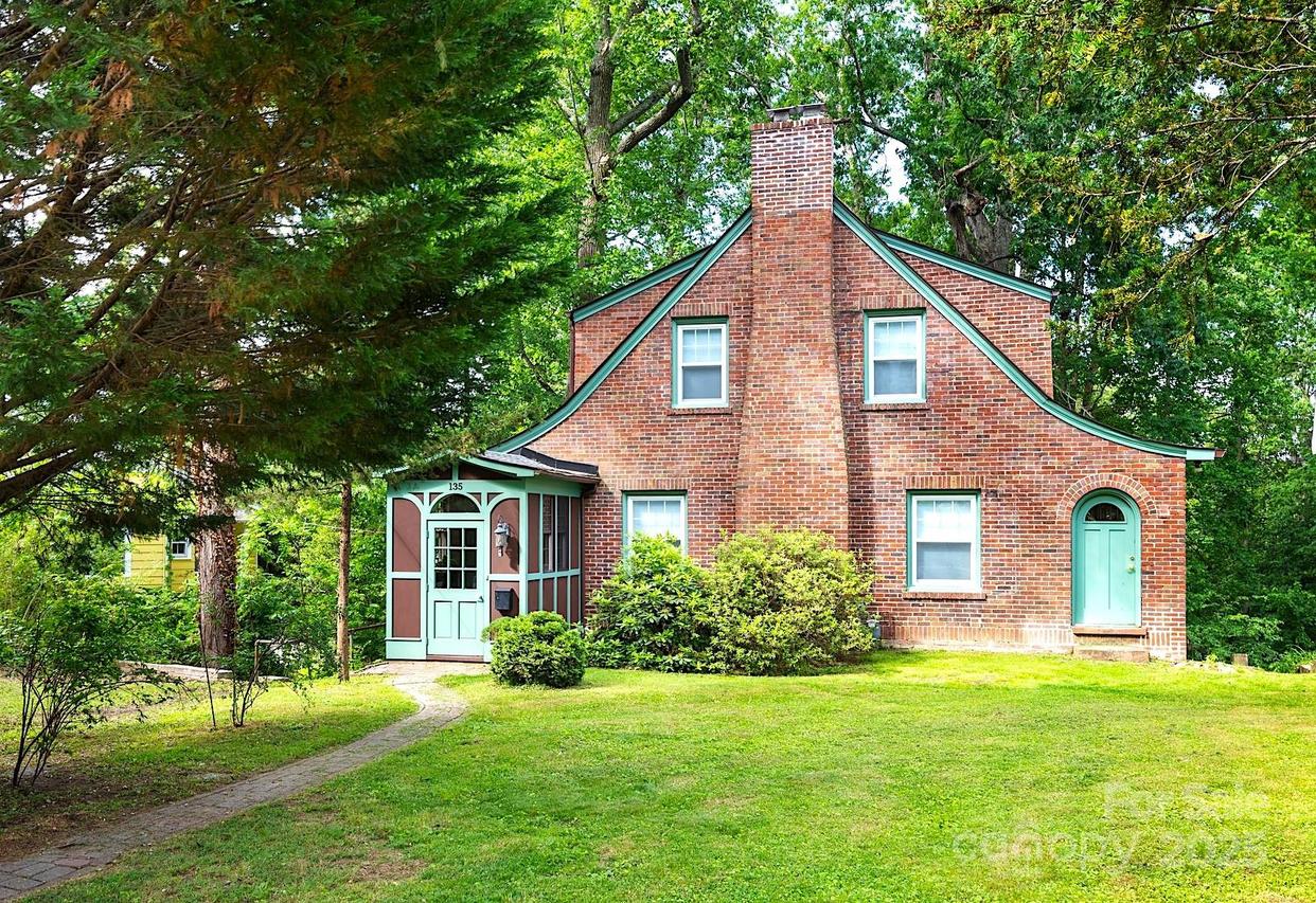 135 Tacoma Cir., Asheville, NC 28801