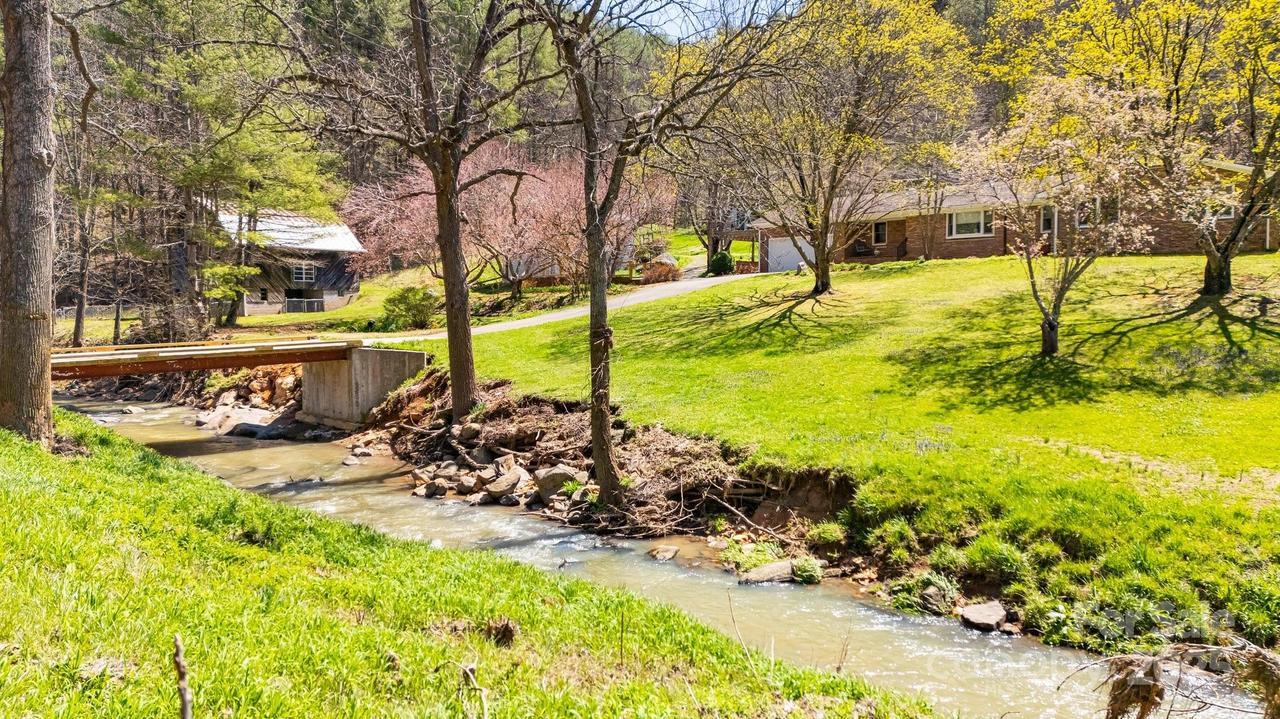 6334 Jacks Creek Rd., Burnsville, NC 28714