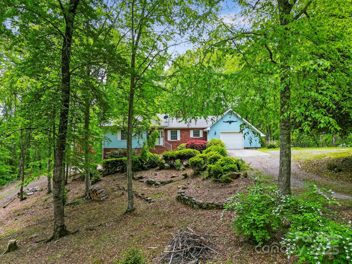 426 Pinners Cove Rd., Asheville, NC 28803
