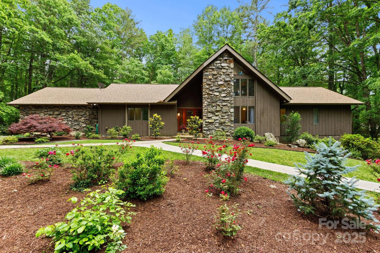 195 Tranquility Pl., Hendersonville, NC 28739