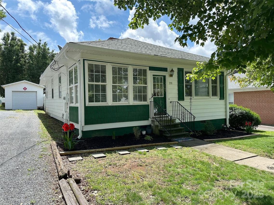 211 Spruce St., Badin, NC 28009