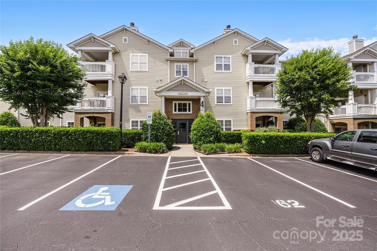 17111 Doe Valley Ct., Cornelius, NC 28031