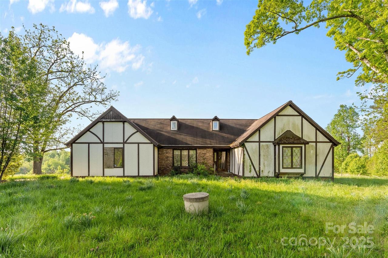 3849 Willard Hall Pl., Lenoir, NC 28645