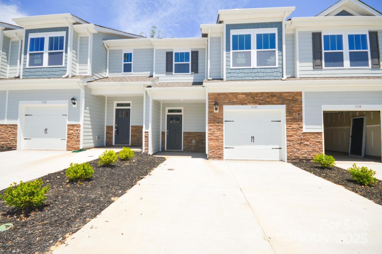 318 Creekview Rd., Hendersonville, NC 28792