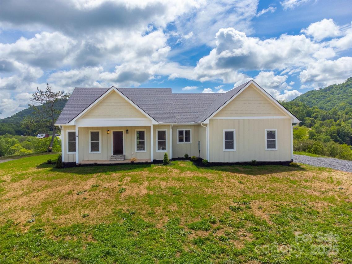 70 Knox Best St., Clyde, NC 28721