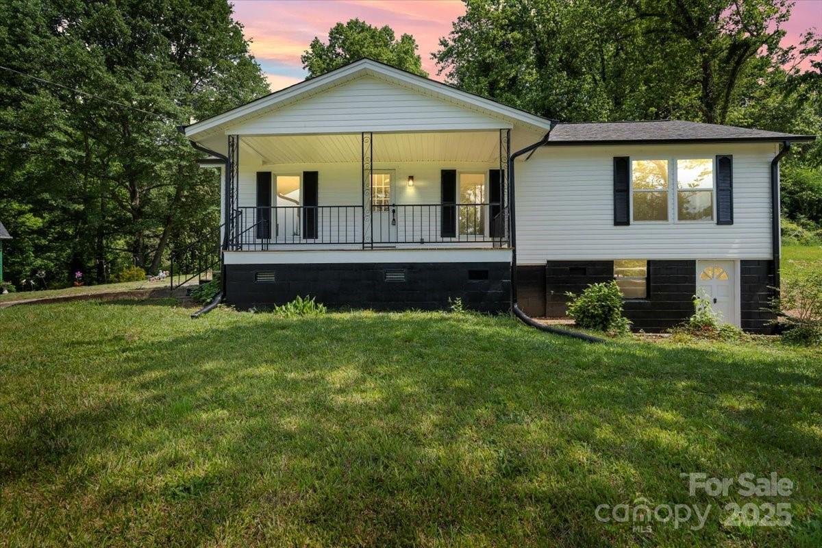 1746 2nd Street Pl., Hickory, NC 28602