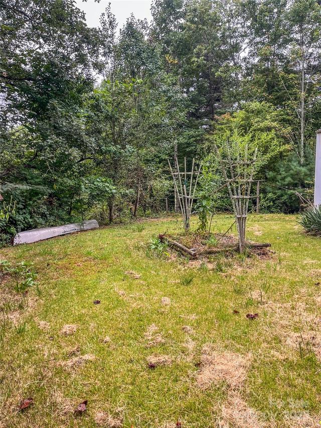 17 Howell Rd., Brevard, NC 28712